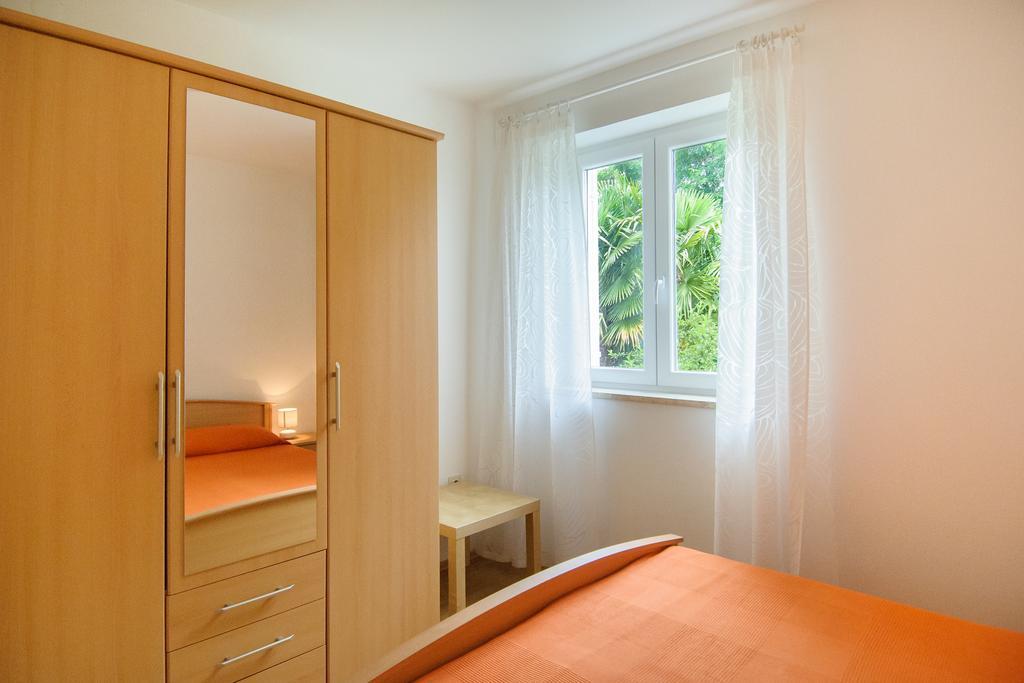 Studio And Apartment Nadia With Garden Poreč Kültér fotó