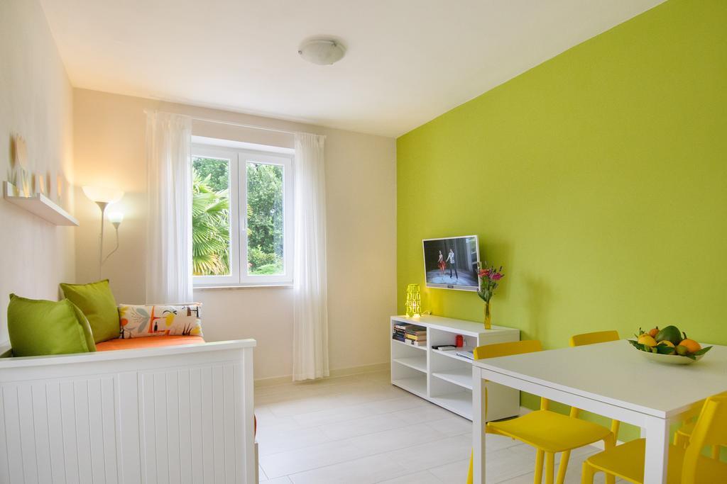 Studio And Apartment Nadia With Garden Poreč Kültér fotó