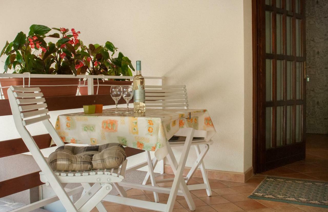 Studio And Apartment Nadia With Garden Poreč Kültér fotó