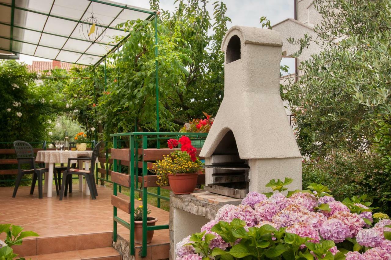 Studio And Apartment Nadia With Garden Poreč Kültér fotó